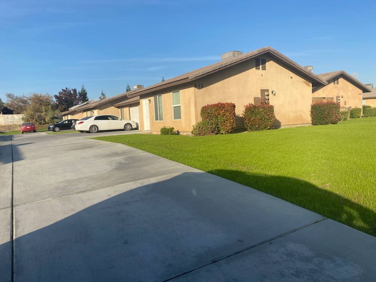 Apartment for rent at 632 W Day Ave, Bakersfield, CA 93308