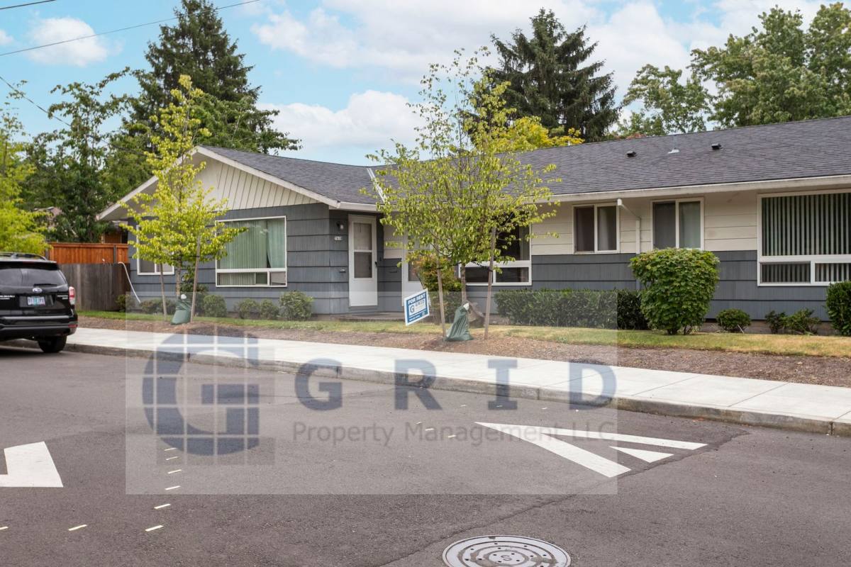 Apartment for rent at 7606-7618 NE Everett St, Portland, OR 97213