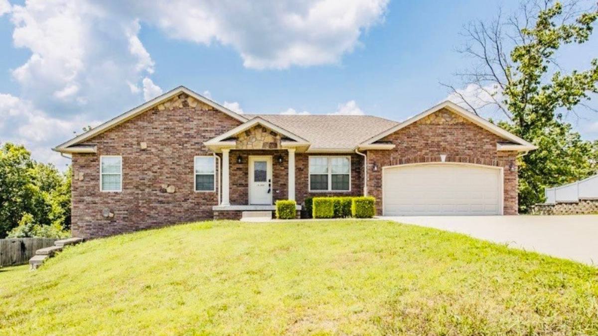 House for rent at 16344 Heartland Lane, Saint Robert, MO 65584