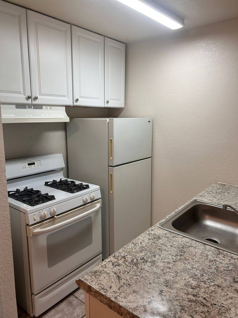 Apartment for rent at 527 N Yosemite, Stockton, CA 95203