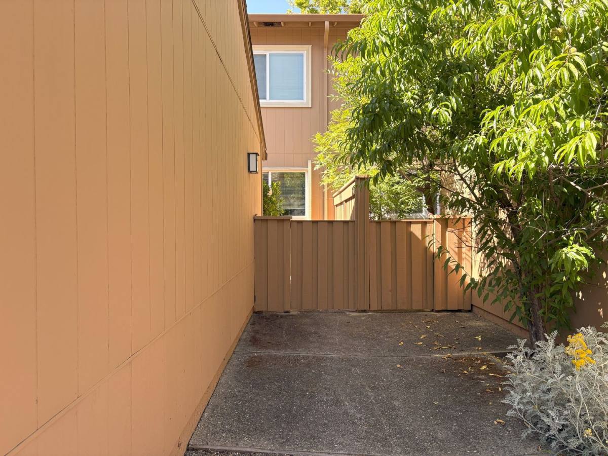 Townhouse for rent at 6104 Brigantine Dr, San Jose, CA 95129