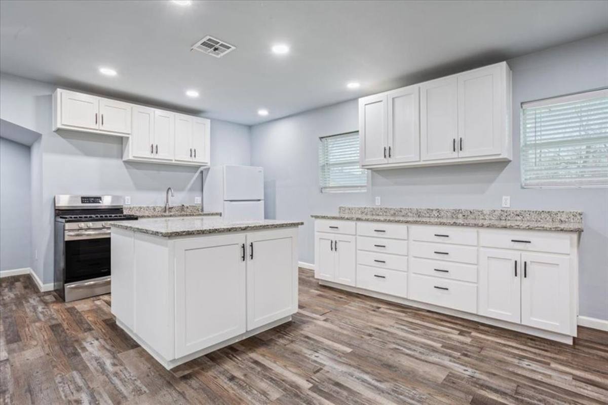 Apartment for rent at 117 S Emma St, Bartlett, TX 76511