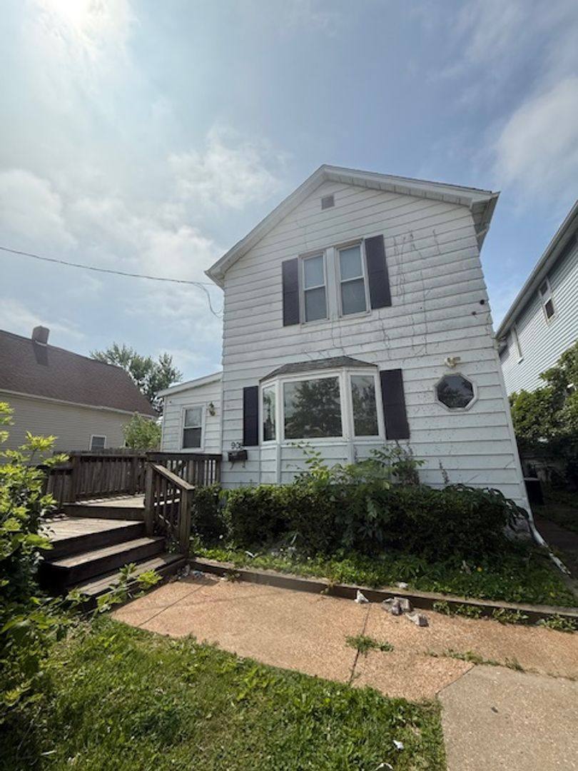 House for rent at 908 E Kansas St, Peoria, IL 61603