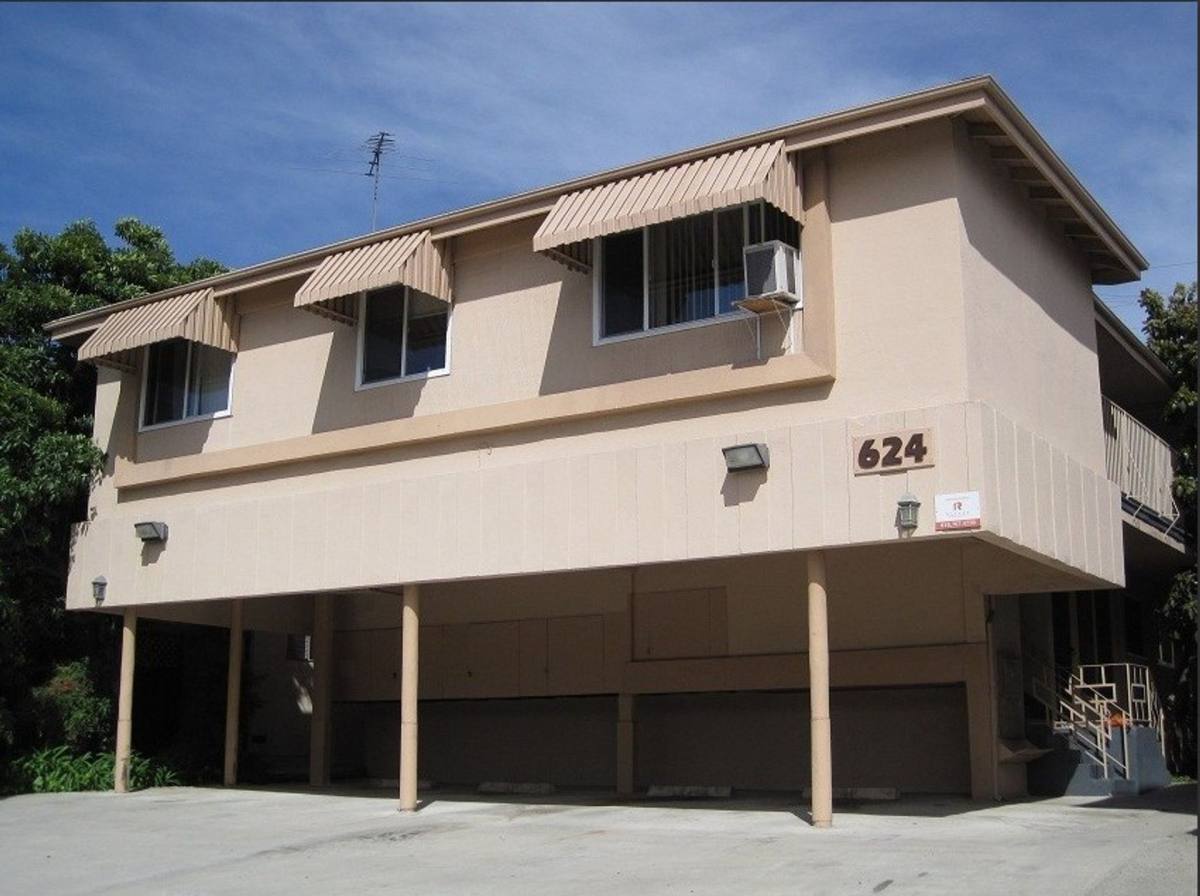 Apartment for rent at 624 N Hayworth Ave, Los Angeles, CA 90048