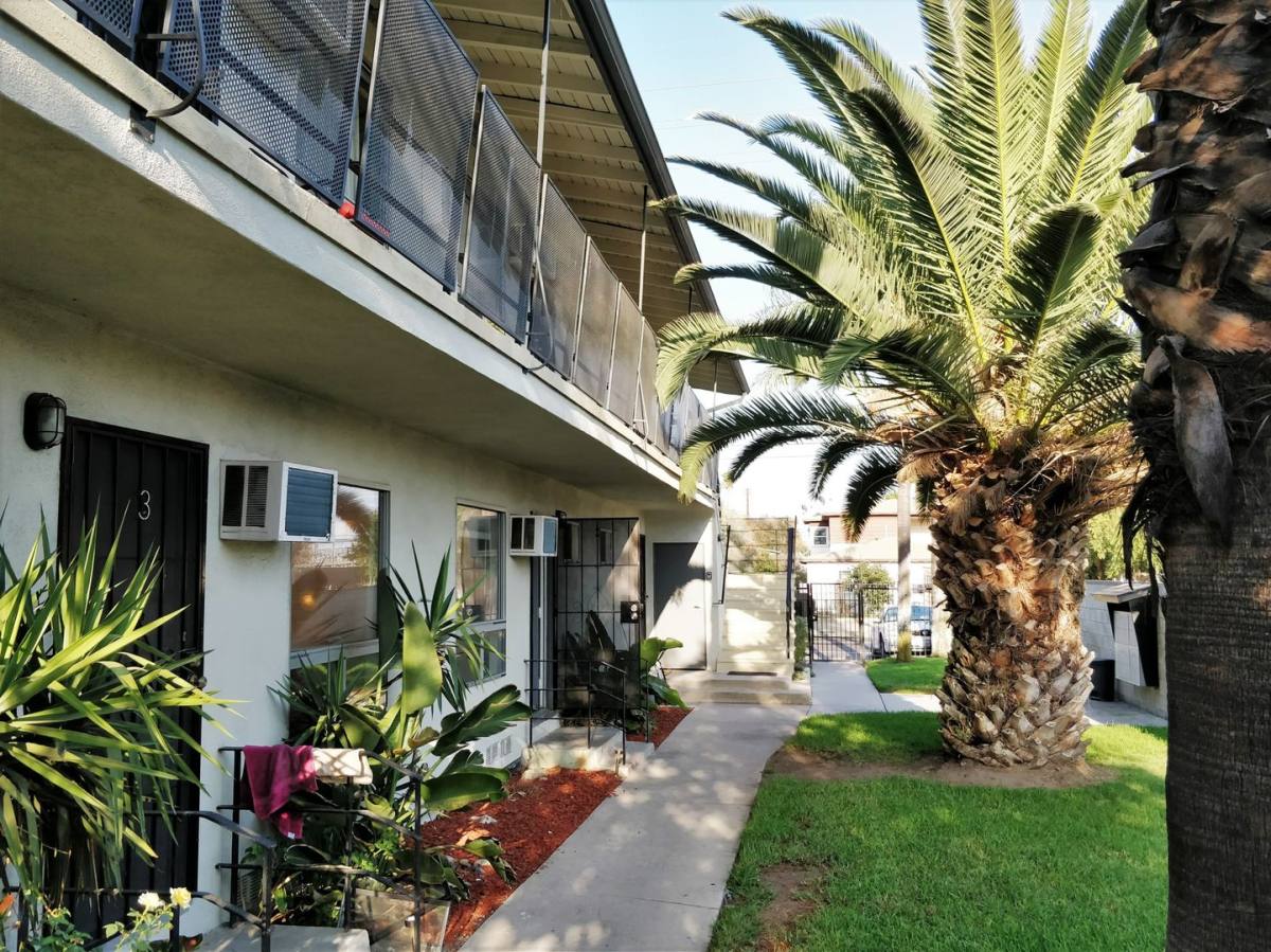 Apartment for rent at 5903 Cahuenga Blvd, North Hollywood, CA 91601