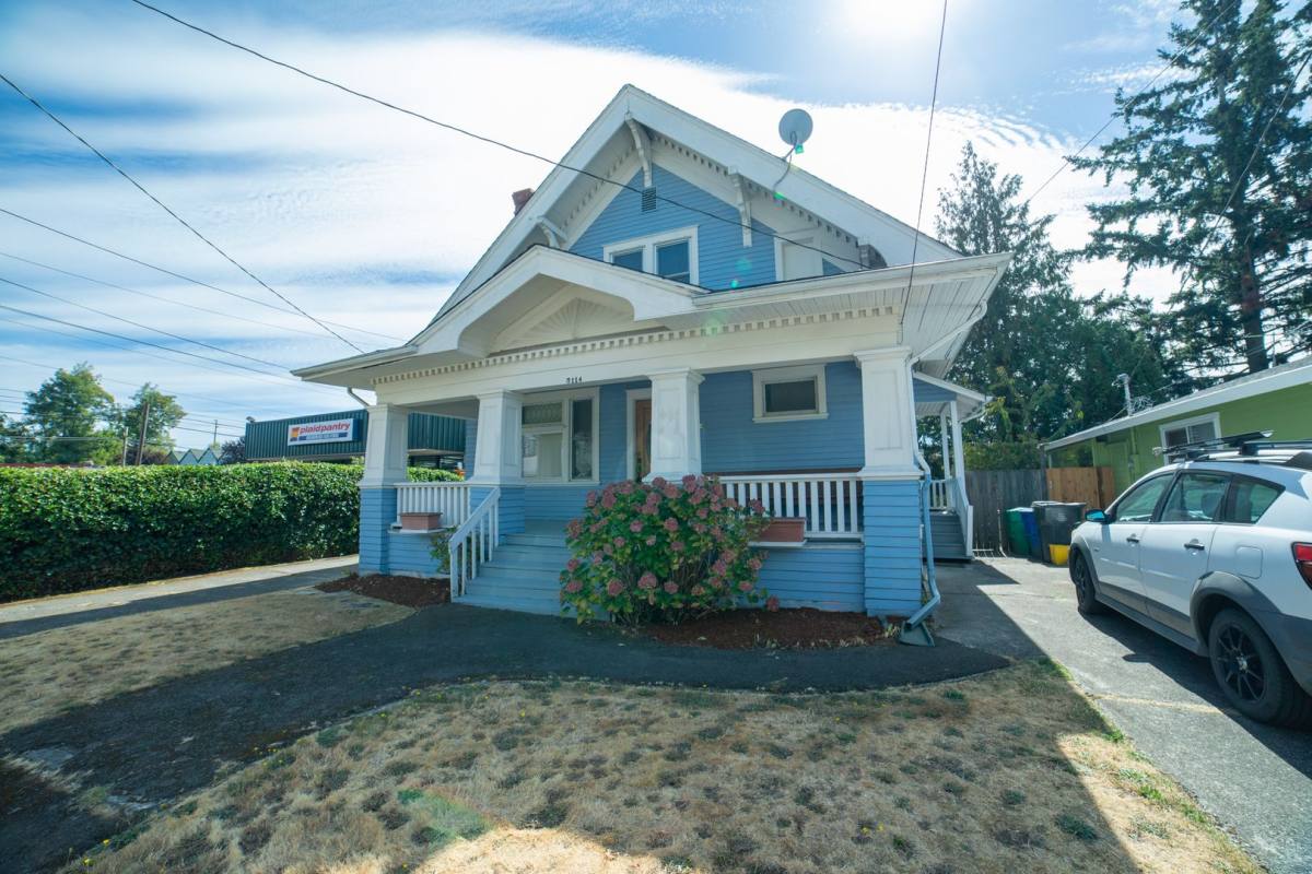 Apartment for rent at 5114 SE Holgate Blvd, Portland, OR 97206