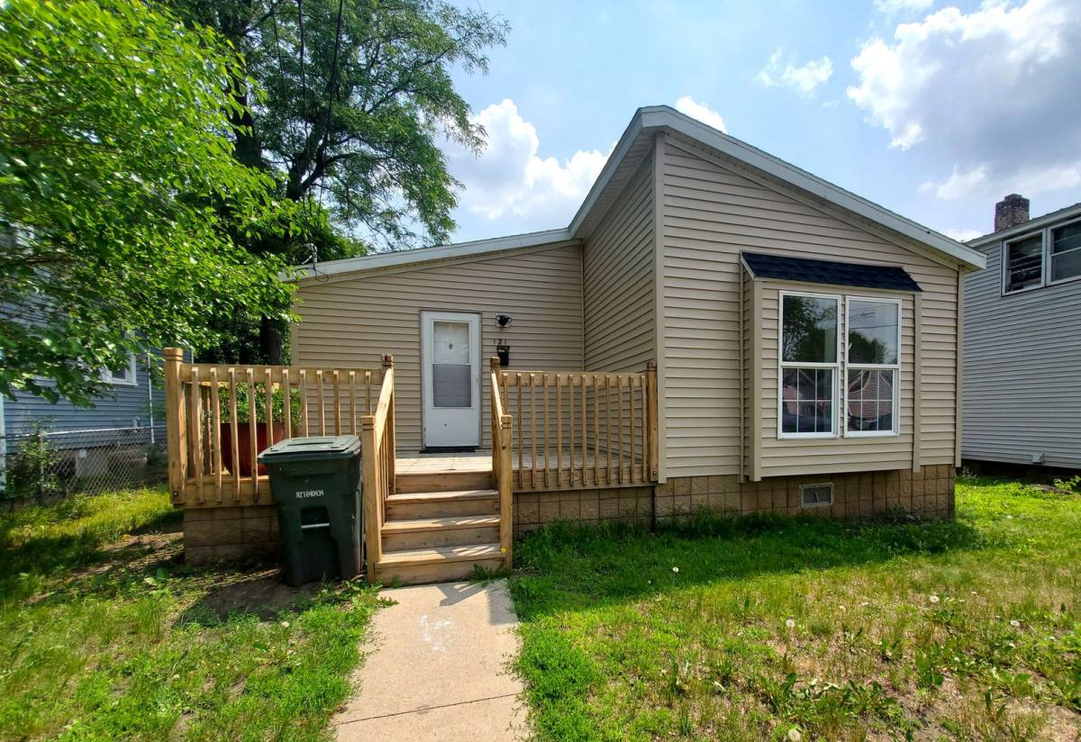 House for rent at 121 Dawson St, Waterloo, IA 50703