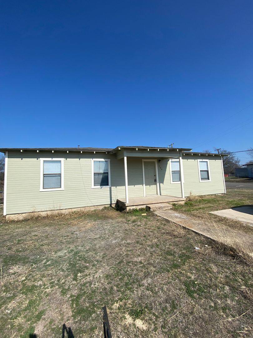 House for rent at 704 W Ave, Copperas Cove, TX 76522