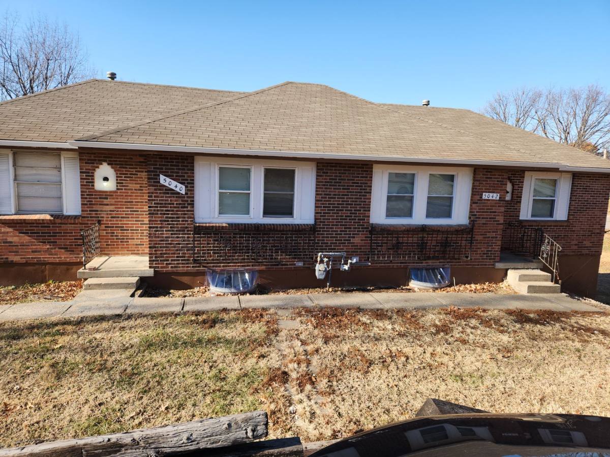 Apartment for rent at 5040-5042 N Topping Ave, Kansas City, MO 64119