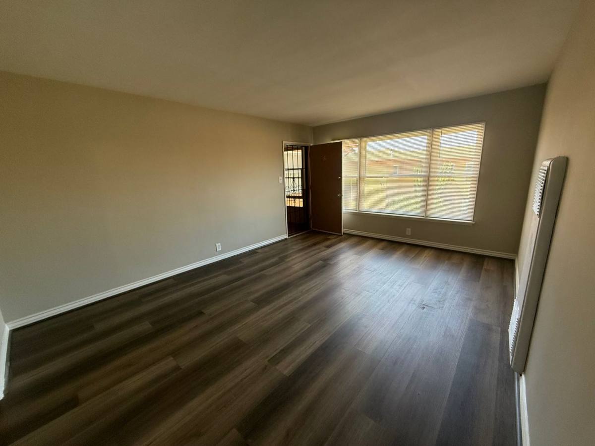 Apartment for rent at 4156 - 4164 Somerset Dr, Los Angeles, CA 90008