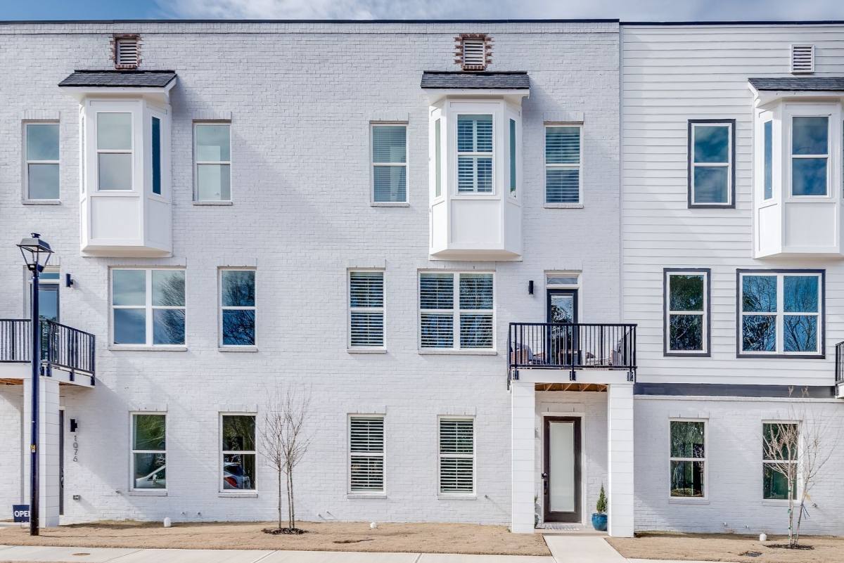 Townhouse for rent at 1072 Brookglynn Trace, Decatur, GA 30032