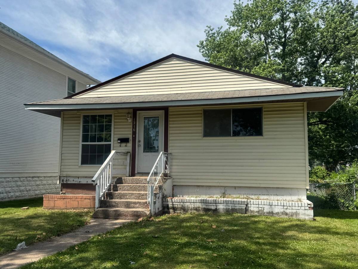 House for rent at 1216 9th St, Rock Island, IL 61201