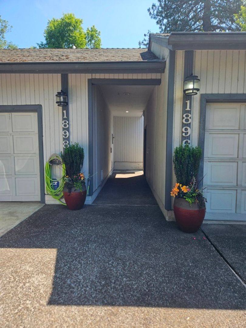 Apartment for rent at 1896 Court St NE, Salem, OR 97301