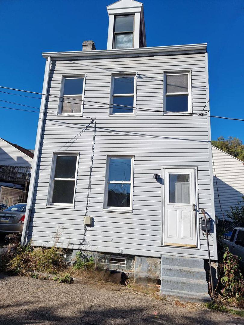 House for rent at 832 Blossom Way, Pittsburgh, PA 15212