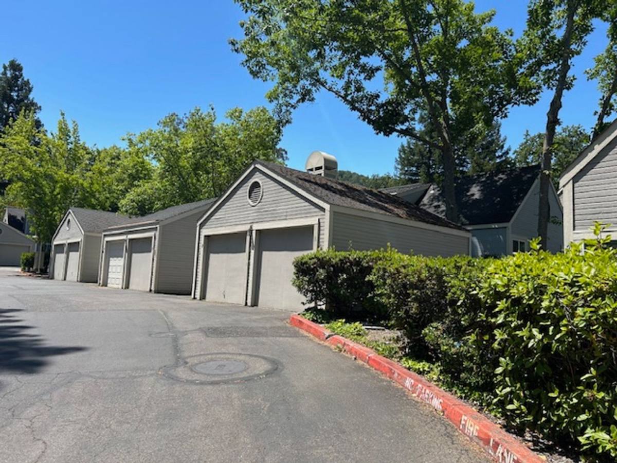 Condo for rent at 2703 Lakeview Dr, Santa Rosa, CA 95404