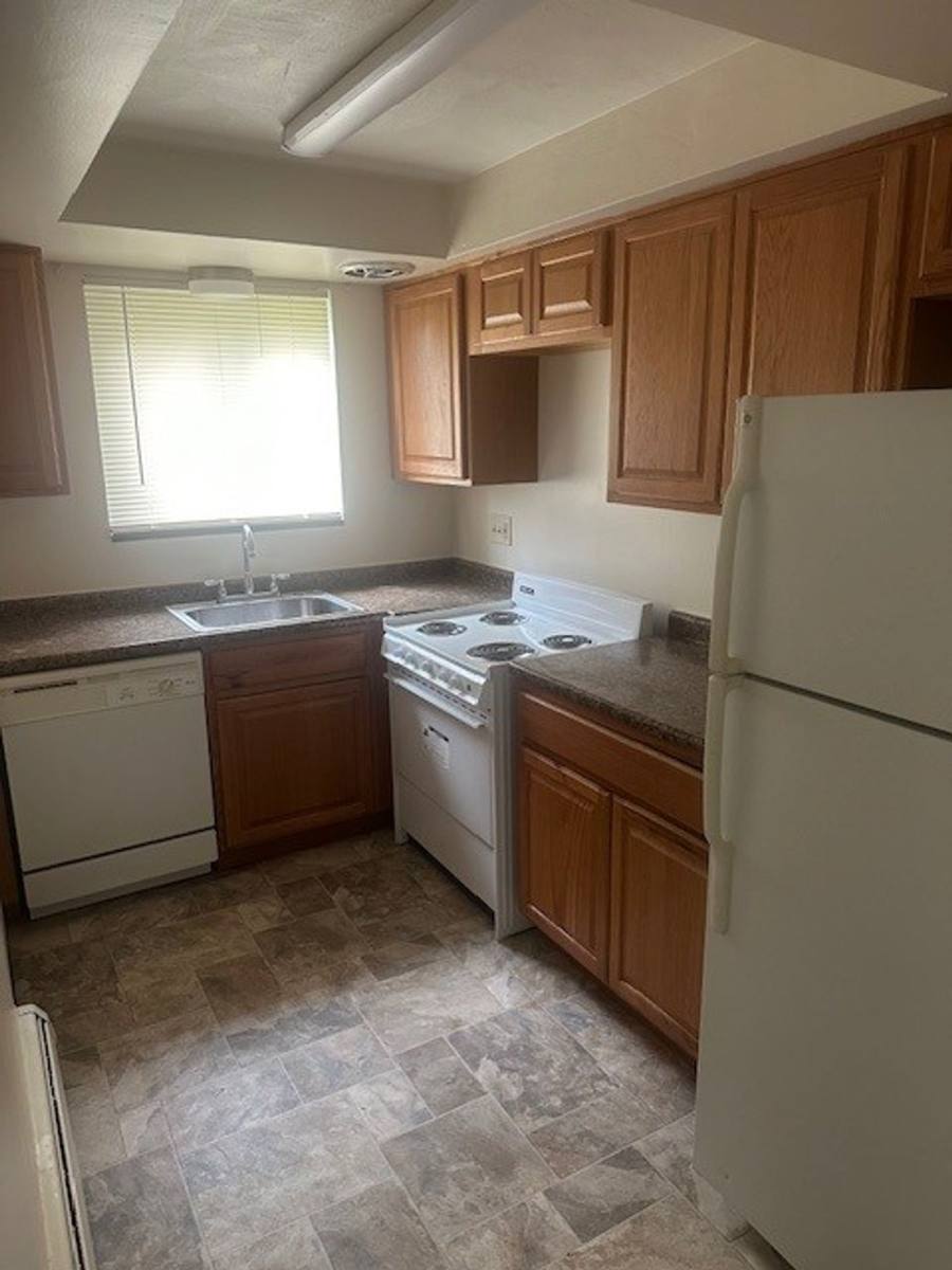 Apartment for rent at 1029-1031 Findley Dr, Pittsburgh, PA 15221