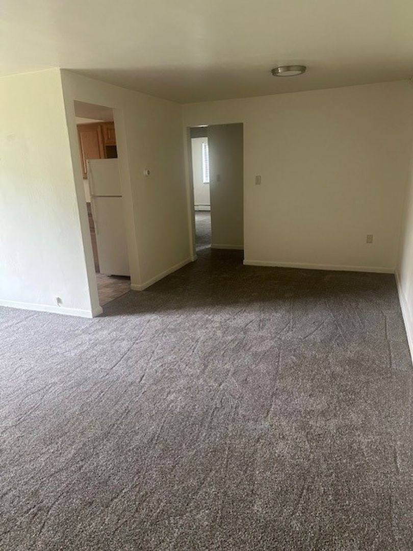 Apartment for rent at 1027 Findley Dr, Pittsburgh, PA 15221
