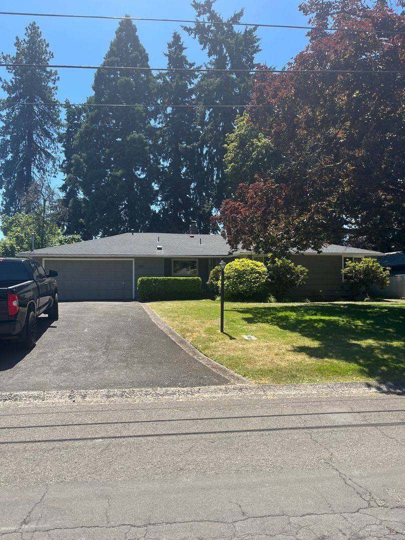 House for rent at 980 Sherwood Place, Eugene, OR 97401