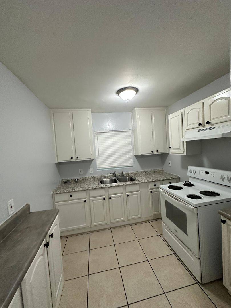 Apartment for rent at 1109 W 20th St, Jacksonville, FL 32209