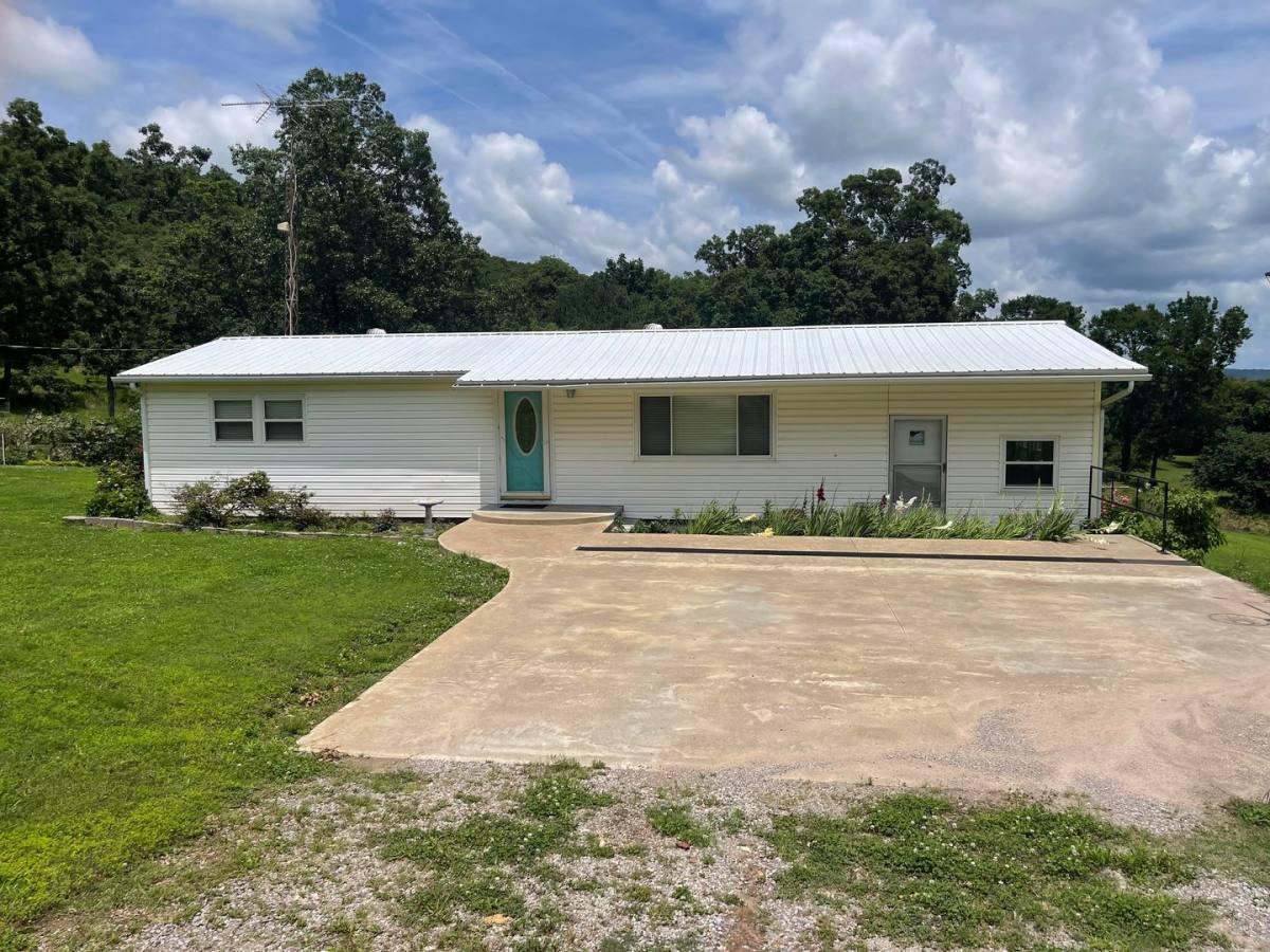 House for rent at 472595 Highway, Stilwell, OK 74960
