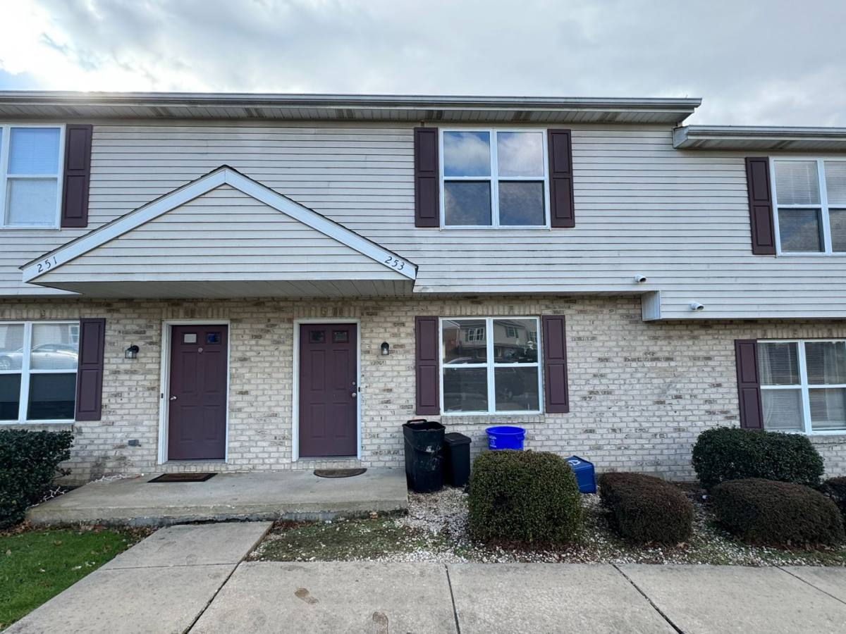Townhouse for rent at 253 Ark Dr, Dallastown, PA 17313