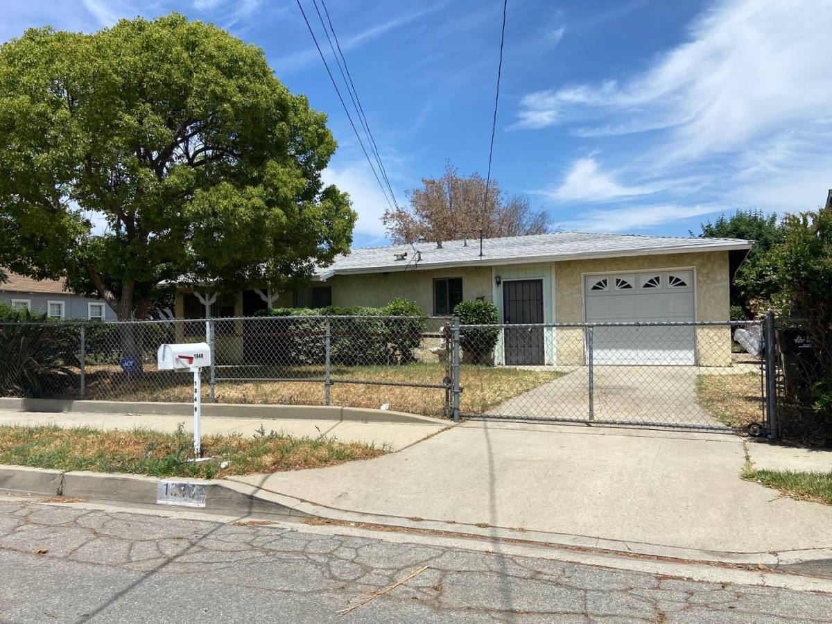 1346 S Gibbs St, Pomona, CA 91766