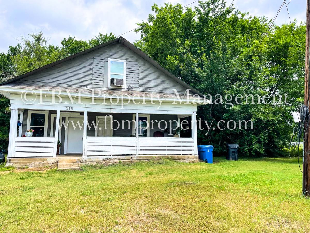 Apartment for rent at 10th St, Corsicana, TX 75110