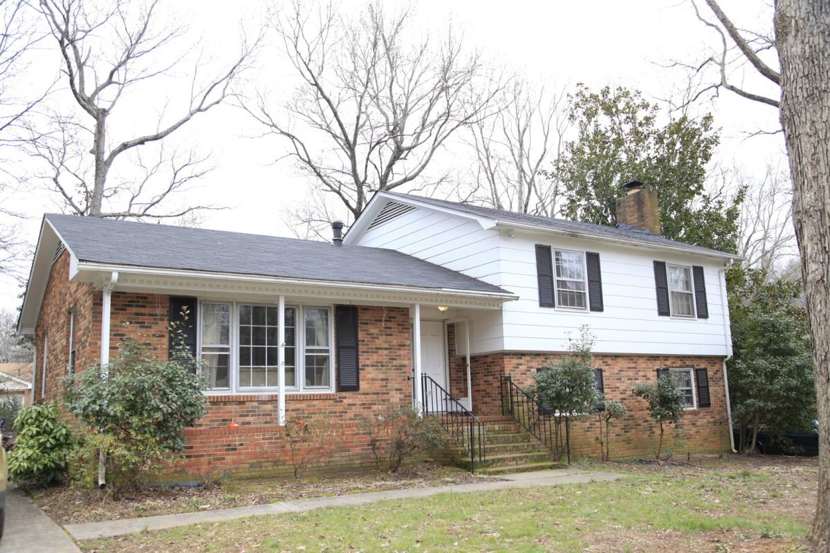 House for rent at 2414 Knickerbocker Dr, Charlotte, NC 28212