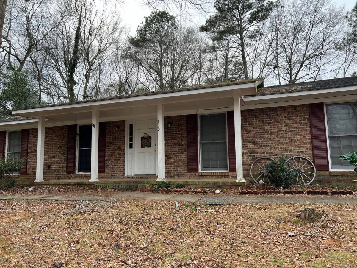 Apartment for rent at 100-102 Oak St, Auburn, AL 36830