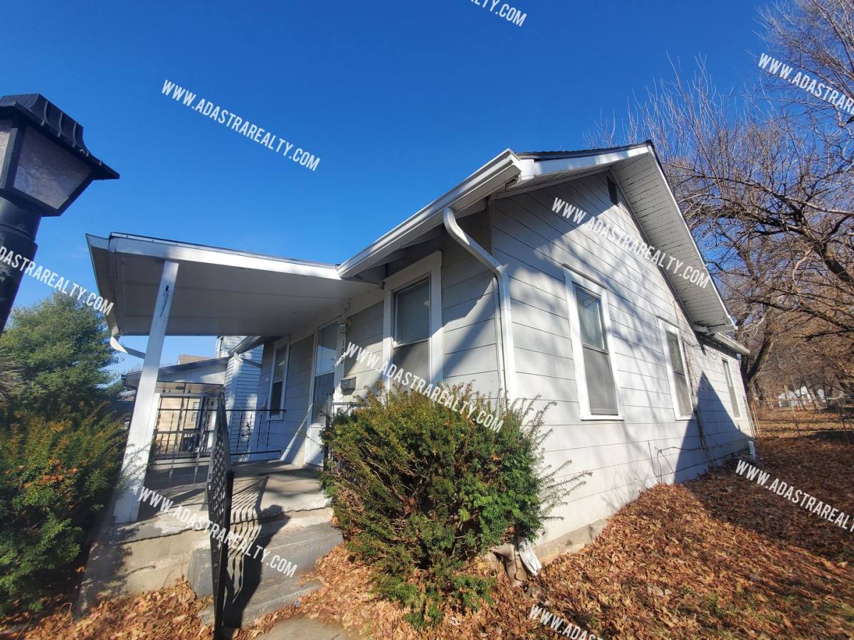 House for rent at 100 W 80th St, Kansas City, MO 64114