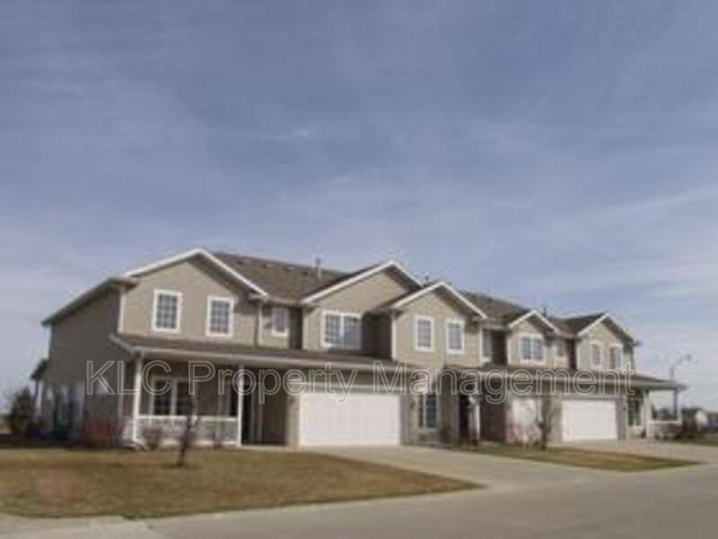 Townhouse for rent at 1215 52nd St #1007, West Des Moines, IA 50265
