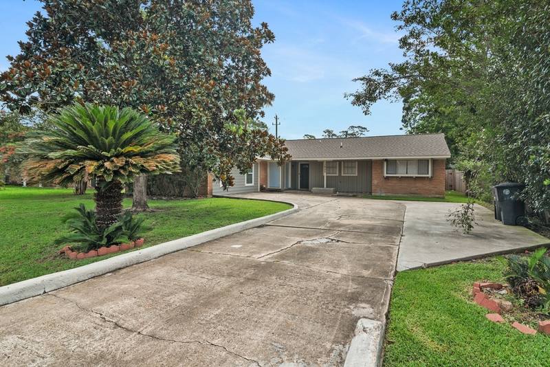 Apartment for rent at 1622 Hollow Hook Rd, Houston, TX 77080