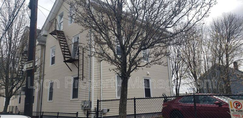 Townhouse for rent at 49 Trenton St #2, Providence, RI 02906