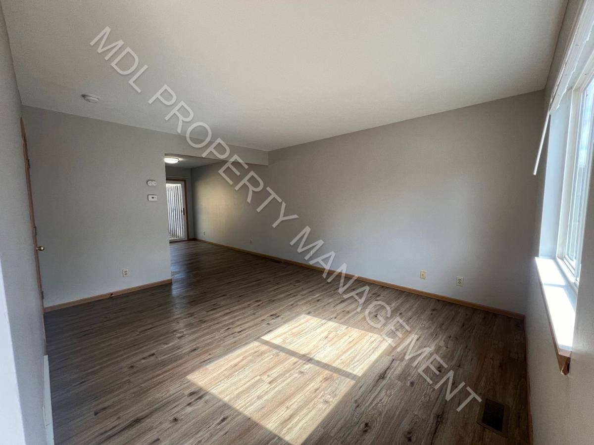 Apartment for rent at 4907 Hedgewood Dr, Midland, MI 48640