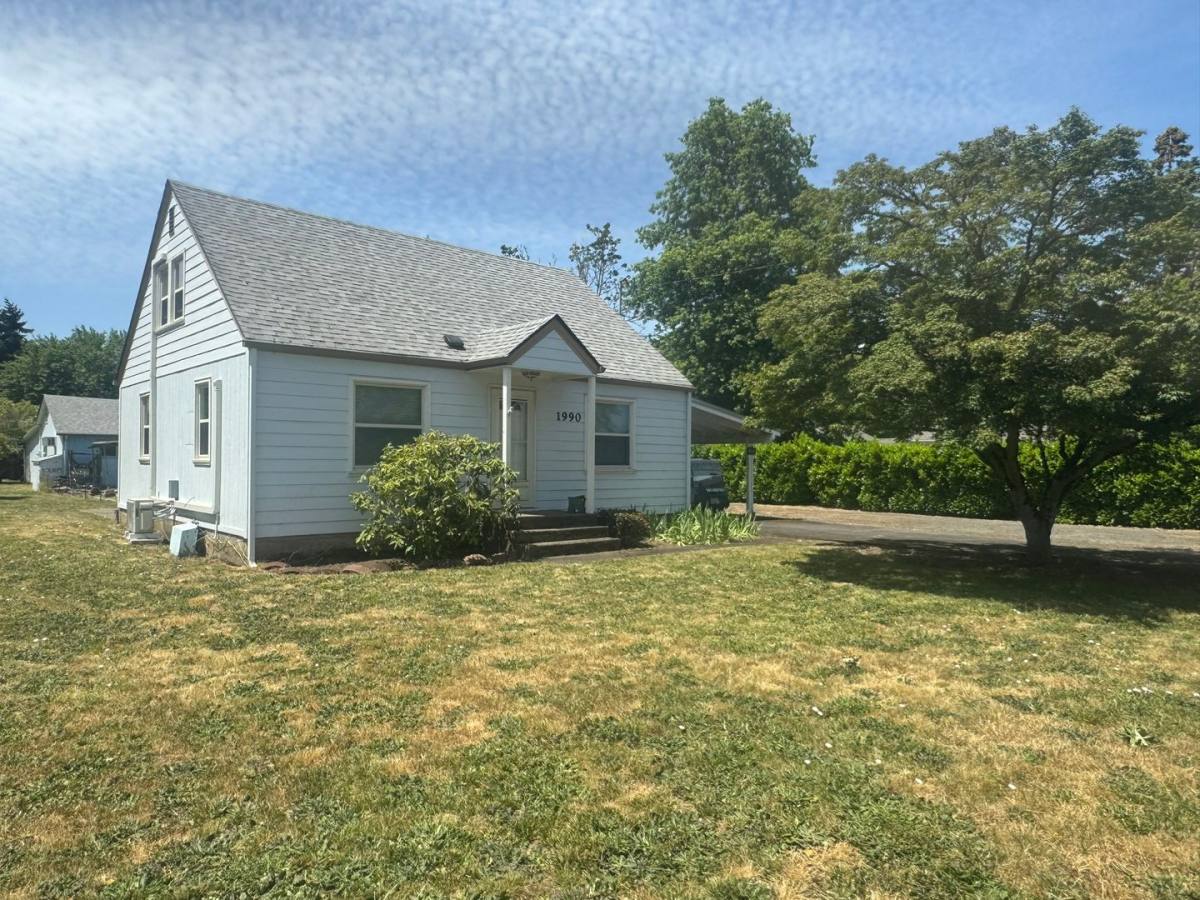 House for rent at 1990 Gilham Rd, Eugene, OR 97401