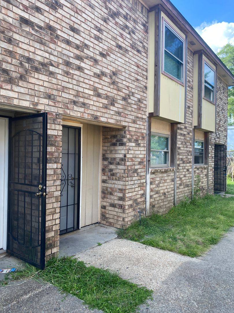 Apartment for rent at 8717 Granite Dr, Baton Rouge, LA 70810