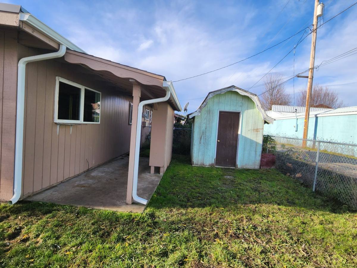 Apartment for rent at 271 E Everett St, Sutherlin, OR 97479