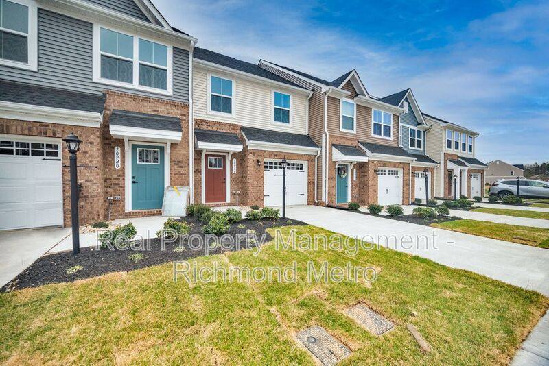 Townhouse for rent at 10916 Genito Square Dr, Midlothian, VA 23112