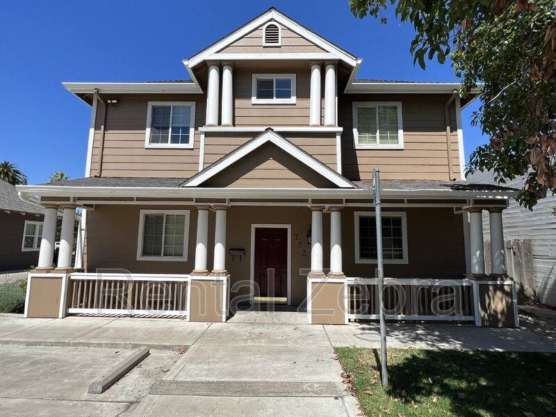 Townhouse for rent at 722 W 18th St, Merced, CA 95340