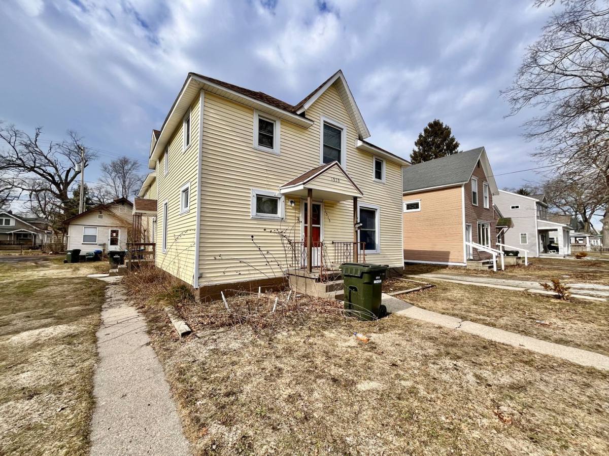 Apartment for rent at 1515 Hoyt, Muskegon, MI 49442