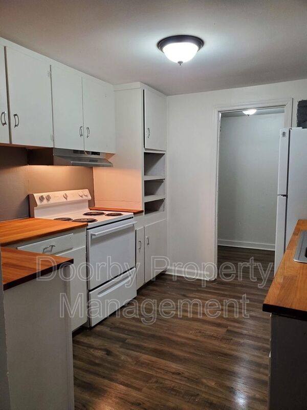 Apartment for rent at 910 S Crest #B, Chattanooga, TN 37404