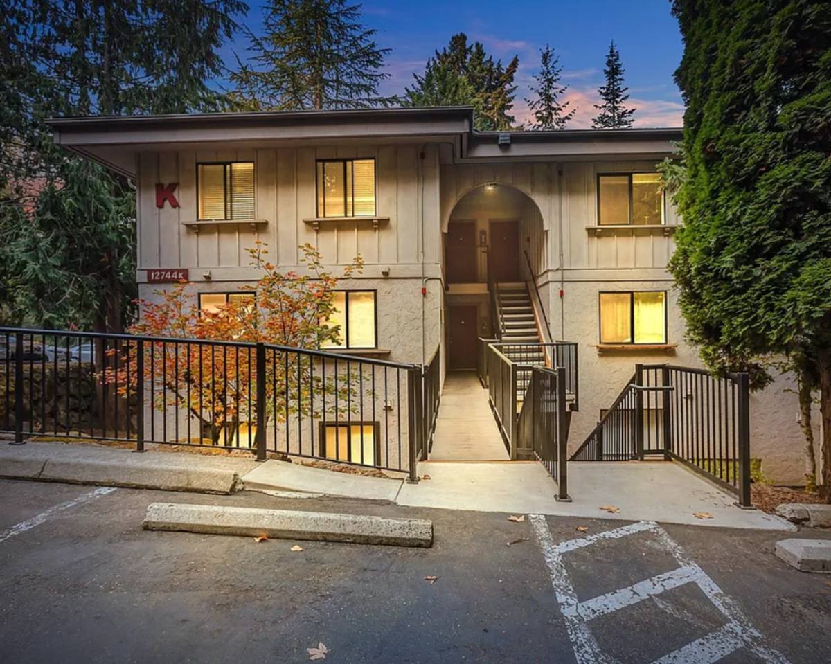 Condo for rent at 12744 NE 116th Lane, Kirkland, WA 98034