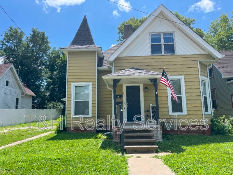 Apartment for rent at 413 W Franklin St #2, Shelbyville, IN 46176