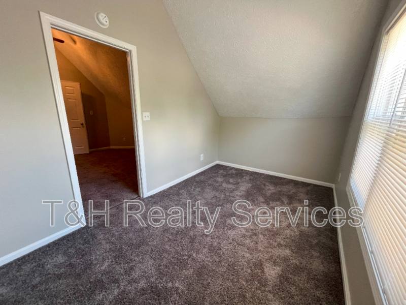 Apartment for rent at 413 W Franklin St #2, Shelbyville, IN 46176