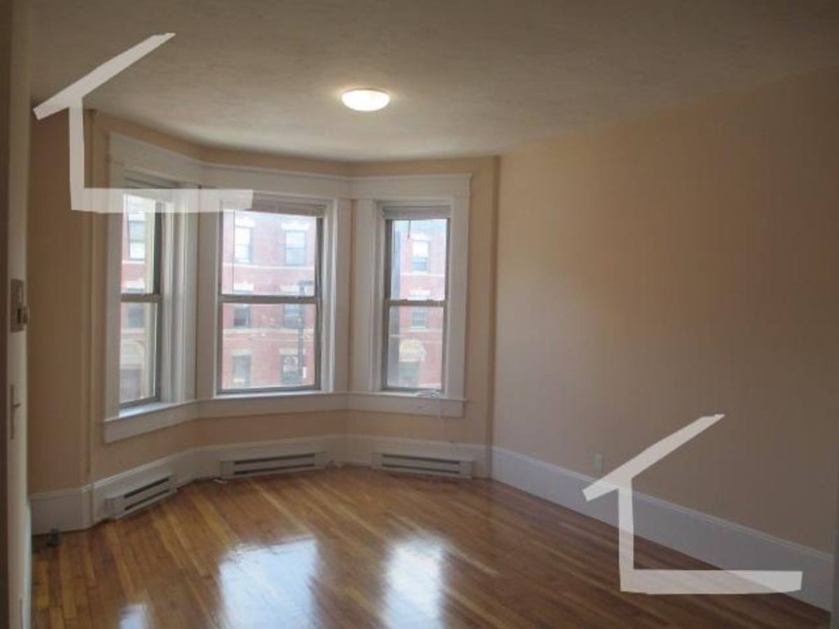 Apartment for rent at 881 Huntington Ave #3E, Boston, MA 02115
