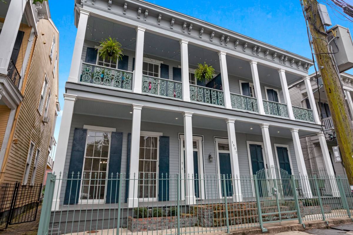 Apartment for rent at 1552 Magazine St, New Orleans, LA 70130