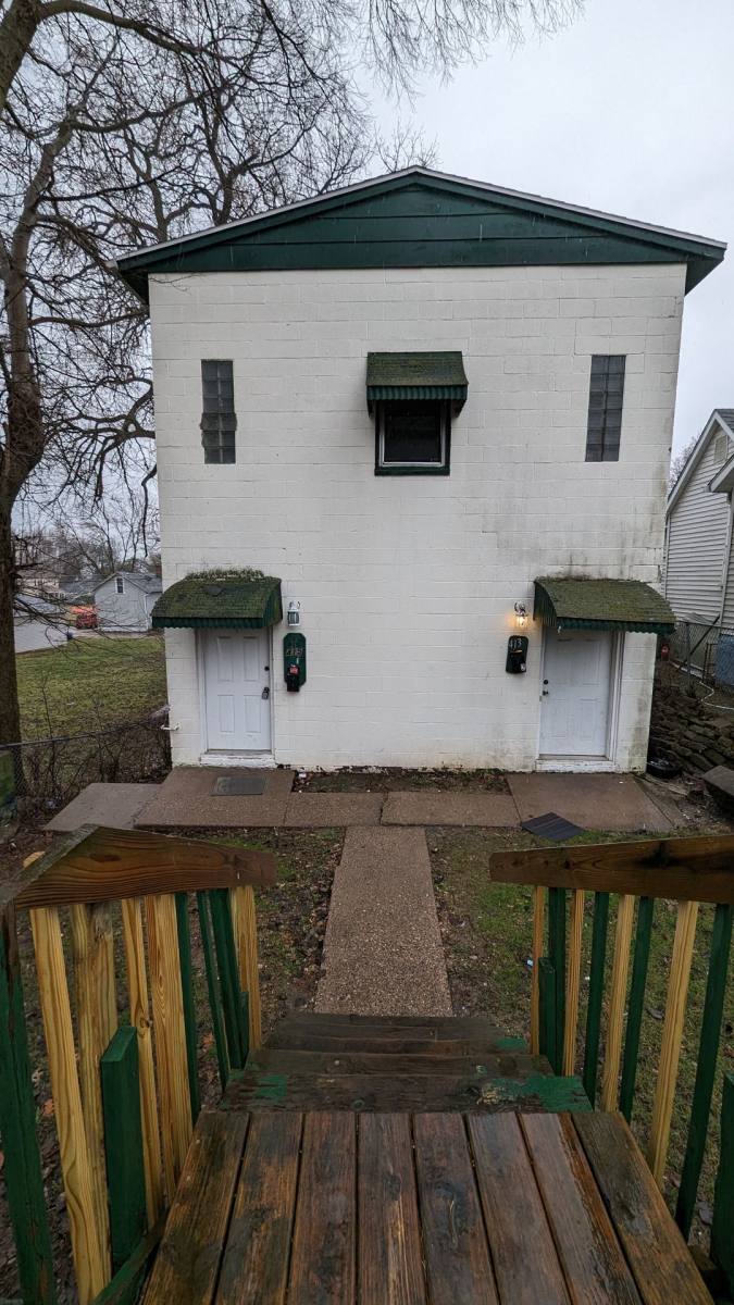 Apartment for rent at 413 415 E, Davenport, IA 52803