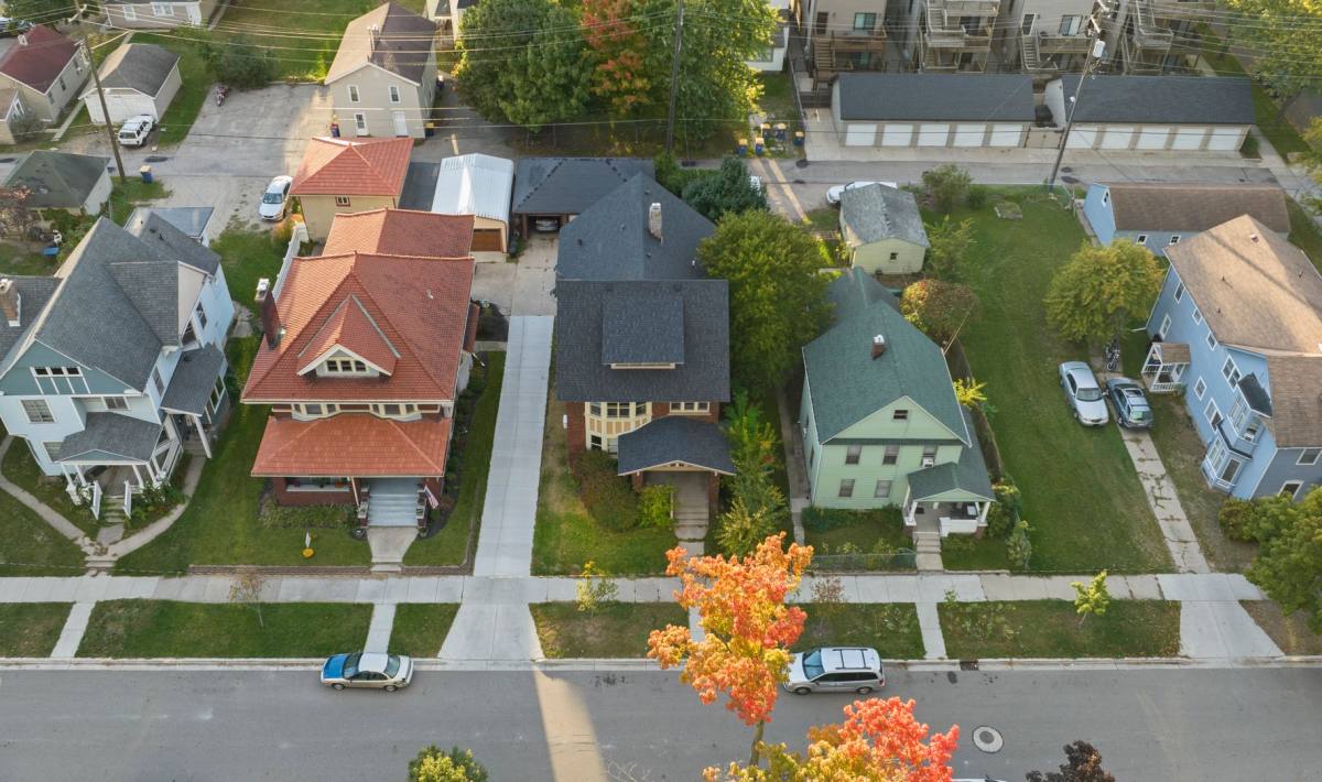 Townhouse for rent at 533 Livingston Ave NE, Grand Rapids, MI 49503