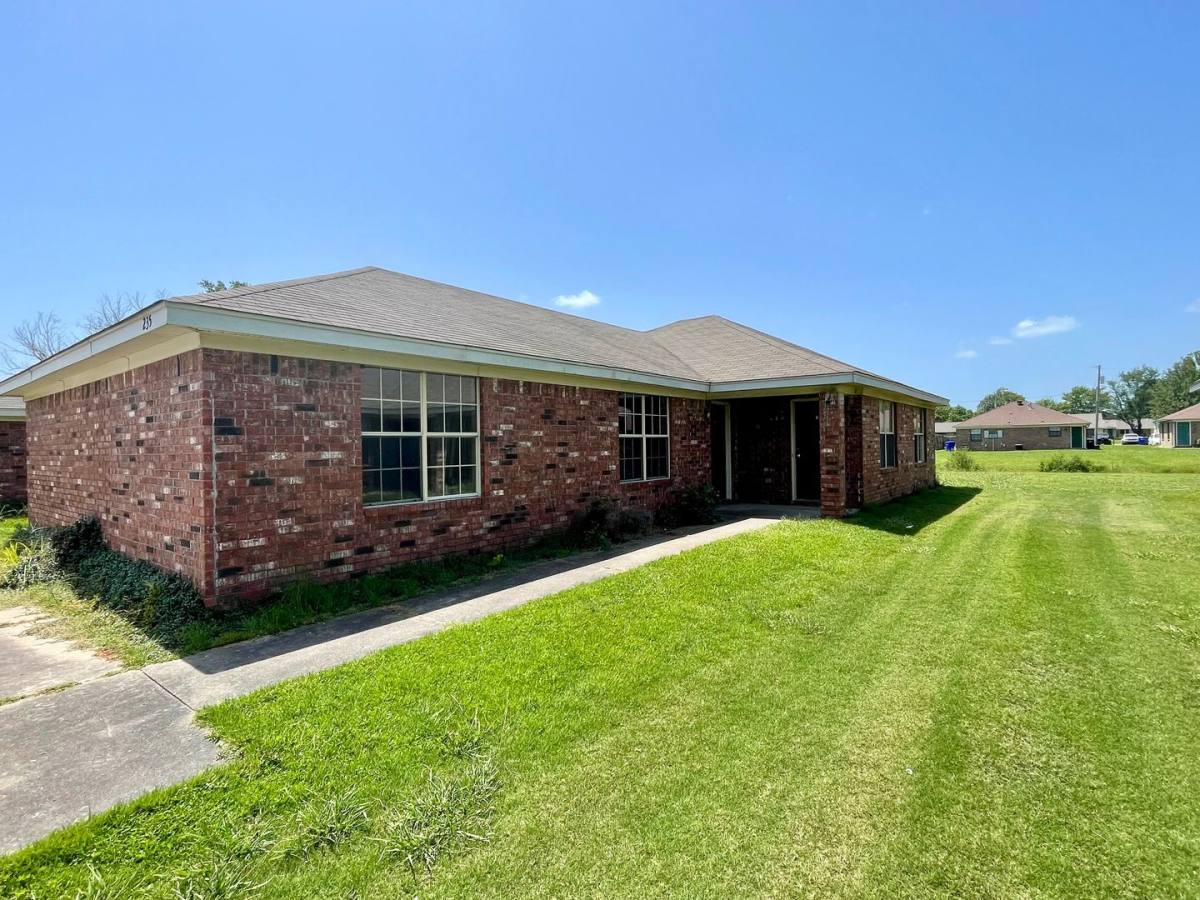 Apartment for rent at 235 S Ash St, Conway, AR 72034