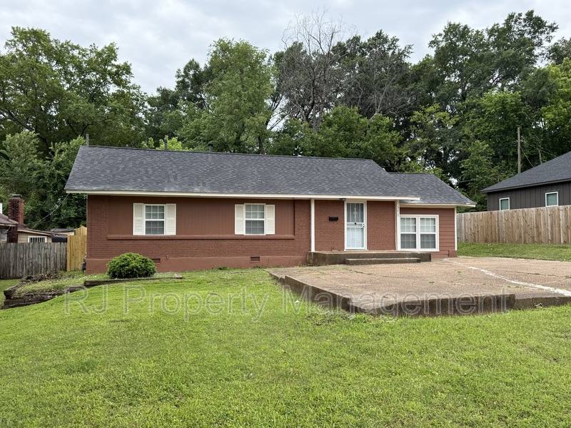 House for rent at 3215 Barron Ave, Memphis, TN 38111